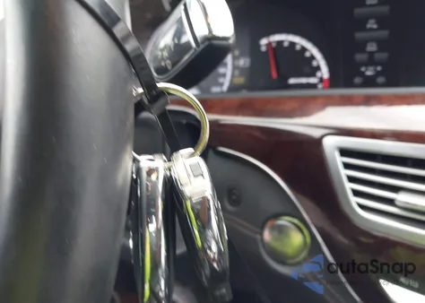 2011 Mercedes-Benz S 63 Amg z USA, uszkodzony, nr VIN WDDNG7EB1BA377153